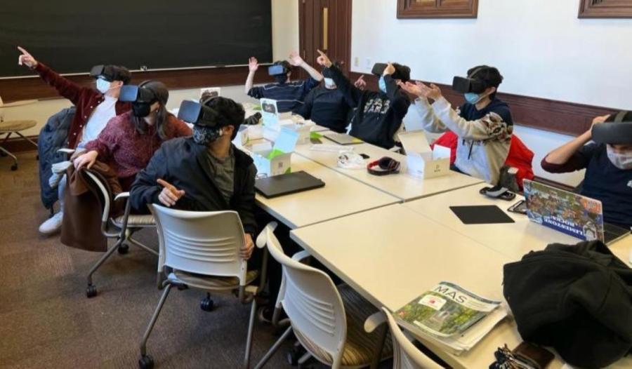 Prof. Juliano Saccomani Brings Virtual Reality to the Classroom